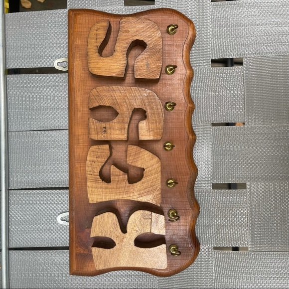 Wooden Vintage Key Hanger - Picture 1 of 3